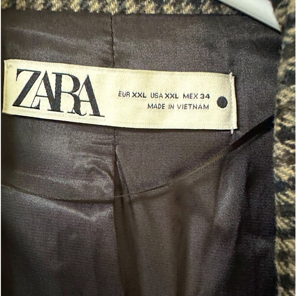 Zara XXL wool jacket. In great condition. Stylish cuff buttons and vent split